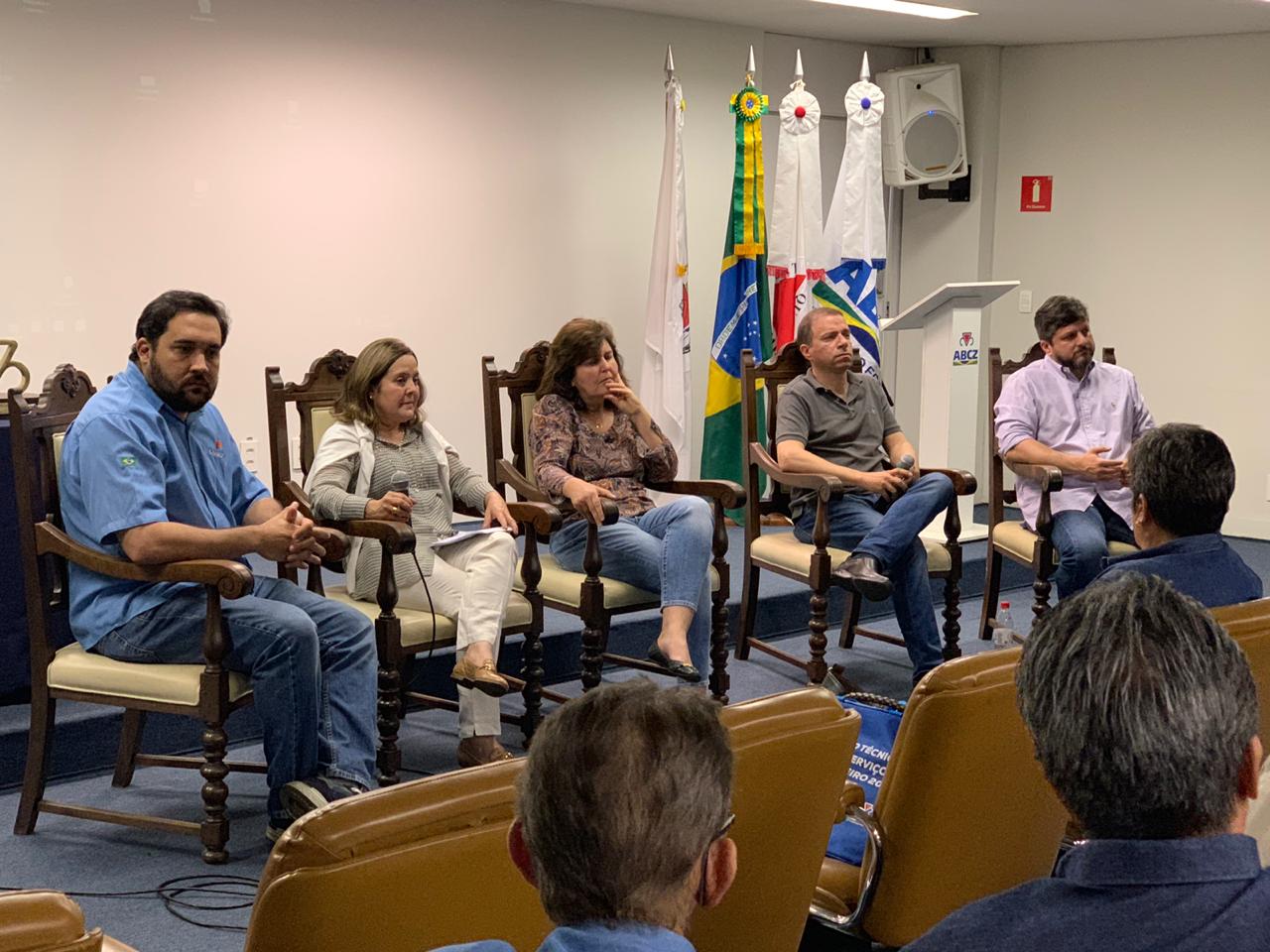 SAA debate controle leiteiro na Expogentica