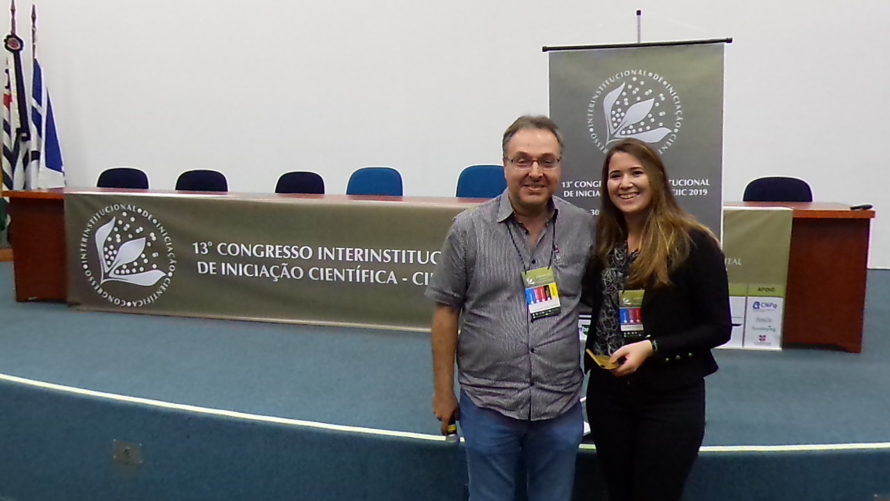 A bolsista Thas Scorsato Galvin, graduanda em medicina veterinria pela Faculdade de Americana (FAM), orientada pelo pesquisador Waldssimiler Teixeira de Mattos, recebeu o Prmio